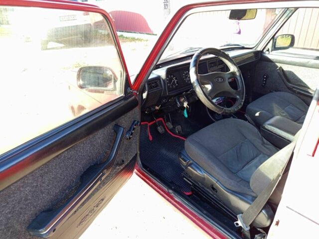 Красный ВАЗ 2107, объемом двигателя 1.5 л и пробегом 500 тыс. км за 1300 $, фото 8 на Automoto.ua