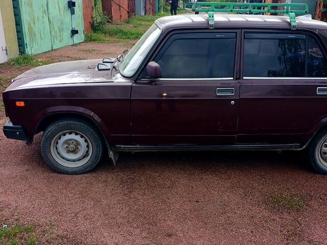 Красный ВАЗ 2107, объемом двигателя 1.5 л и пробегом 100 тыс. км за 1000 $, фото 3 на Automoto.ua