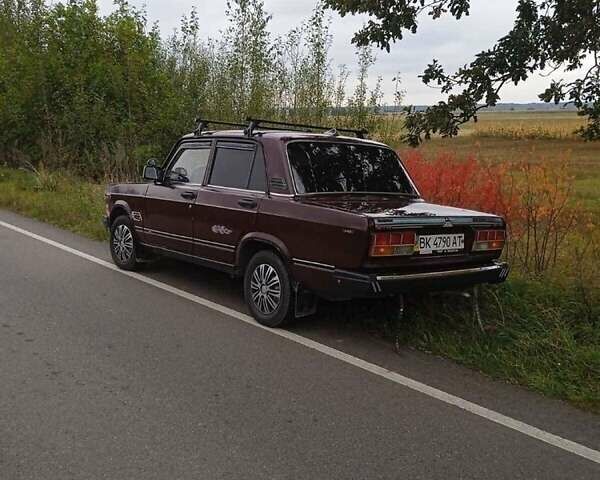 Красный ВАЗ 2107, объемом двигателя 1.5 л и пробегом 70 тыс. км за 1300 $, фото 2 на Automoto.ua