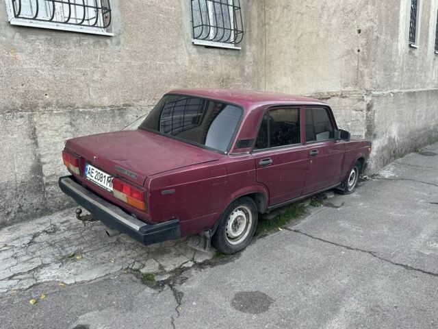 Красный ВАЗ 2107, объемом двигателя 1.5 л и пробегом 200 тыс. км за 800 $, фото 1 на Automoto.ua