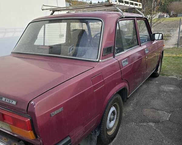 Красный ВАЗ 2107, объемом двигателя 1.5 л и пробегом 734 тыс. км за 1100 $, фото 1 на Automoto.ua