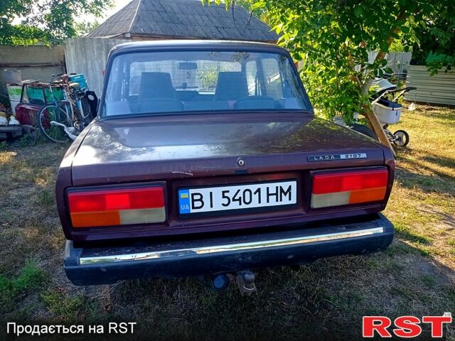 Красный ВАЗ 2107, объемом двигателя 1.5 л и пробегом 55 тыс. км за 900 $, фото 5 на Automoto.ua