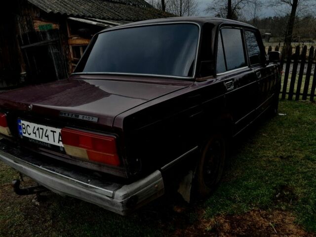 Красный ВАЗ 2107, объемом двигателя 1.5 л и пробегом 50 тыс. км за 720 $, фото 3 на Automoto.ua