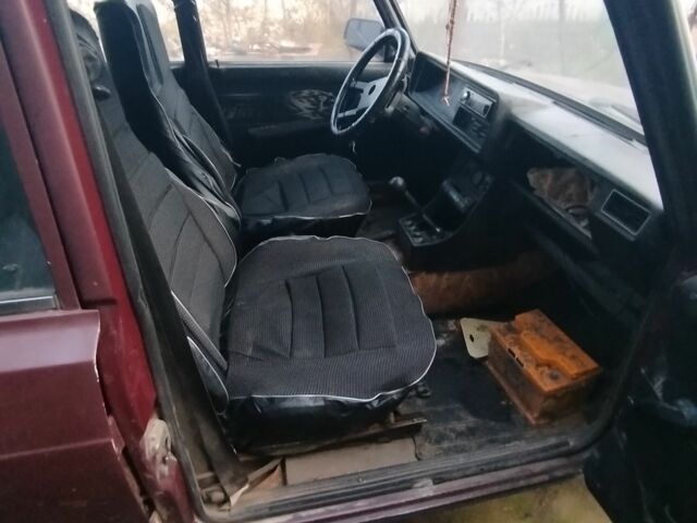 Красный ВАЗ 2107, объемом двигателя 1.5 л и пробегом 121 тыс. км за 995 $, фото 2 на Automoto.ua