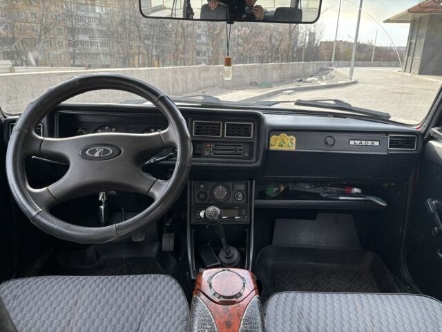 Красный ВАЗ 2107, объемом двигателя 1.5 л и пробегом 165 тыс. км за 1650 $, фото 9 на Automoto.ua