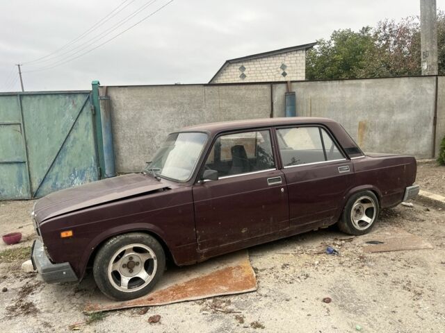 Красный ВАЗ 2107, объемом двигателя 1.5 л и пробегом 222 тыс. км за 486 $, фото 1 на Automoto.ua
