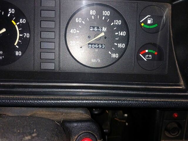 Красный ВАЗ 2107, объемом двигателя 1.5 л и пробегом 100 тыс. км за 1000 $, фото 5 на Automoto.ua