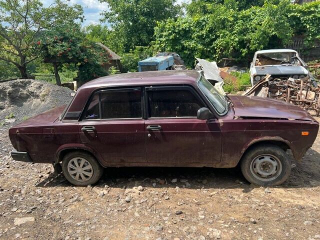 Красный ВАЗ 2107, объемом двигателя 0 л и пробегом 333 тыс. км за 600 $, фото 1 на Automoto.ua