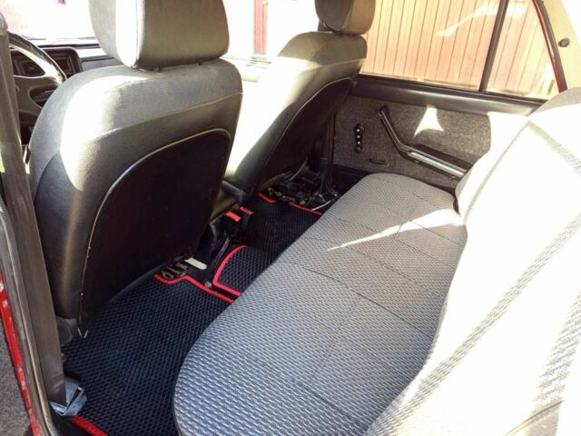 Красный ВАЗ 2107, объемом двигателя 1.5 л и пробегом 500 тыс. км за 1300 $, фото 12 на Automoto.ua