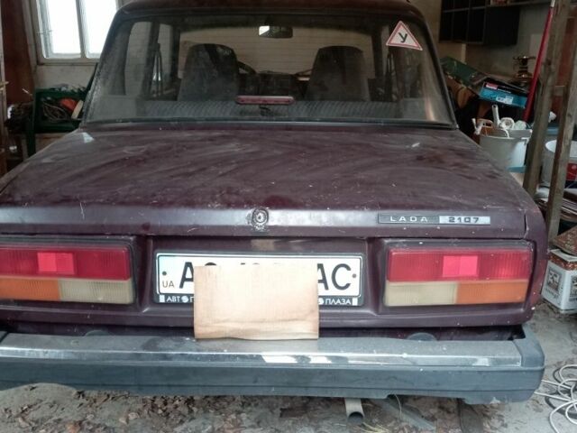 ВАЗ 2107 2005 в Ужгороде на Automoto.ua Красный ВАЗ 2107, объемом двигателя 1.5 л и пробегом 65 тыс. км за 350 $, фото 5 на Automoto.ua
