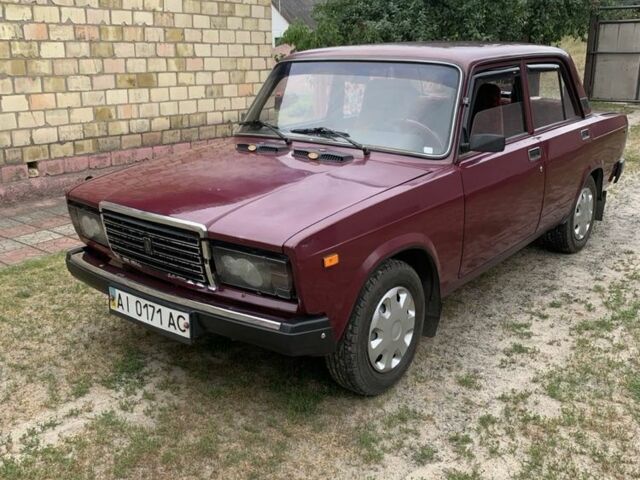 Красный ВАЗ 2107, объемом двигателя 1.5 л и пробегом 15 тыс. км за 1050 $, фото 1 на Automoto.ua
