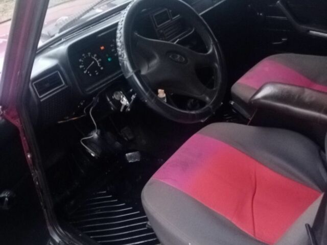 Красный ВАЗ 2107, объемом двигателя 1.5 л и пробегом 180 тыс. км за 850 $, фото 3 на Automoto.ua