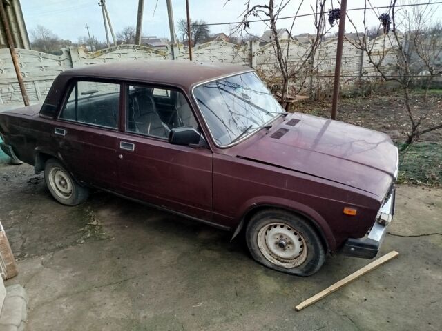Красный ВАЗ 2107, объемом двигателя 1.5 л и пробегом 121 тыс. км за 995 $, фото 3 на Automoto.ua