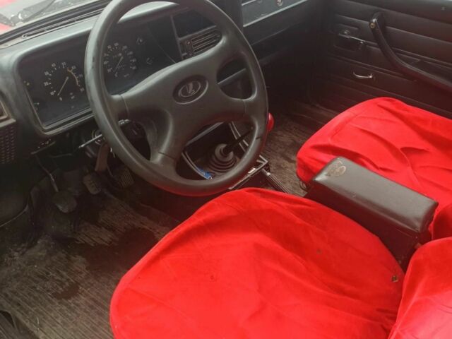 Красный ВАЗ 2107, объемом двигателя 1.5 л и пробегом 46 тыс. км за 1200 $, фото 2 на Automoto.ua