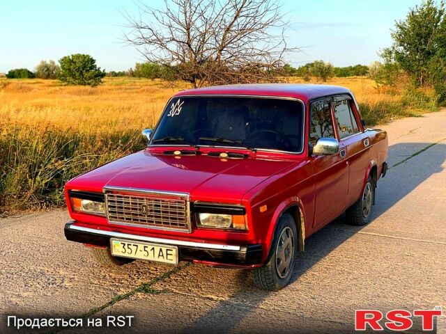 Красный ВАЗ 2107, объемом двигателя 1.6 л и пробегом 200 тыс. км за 1400 $, фото 2 на Automoto.ua