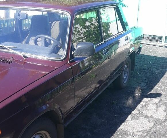 Красный ВАЗ 2107, объемом двигателя 1.5 л и пробегом 1 тыс. км за 1000 $, фото 1 на Automoto.ua