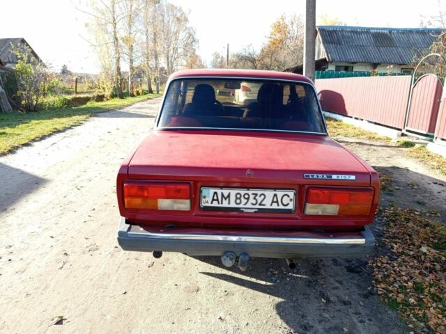 Красный ВАЗ 2107, объемом двигателя 1.5 л и пробегом 500 тыс. км за 1300 $, фото 2 на Automoto.ua