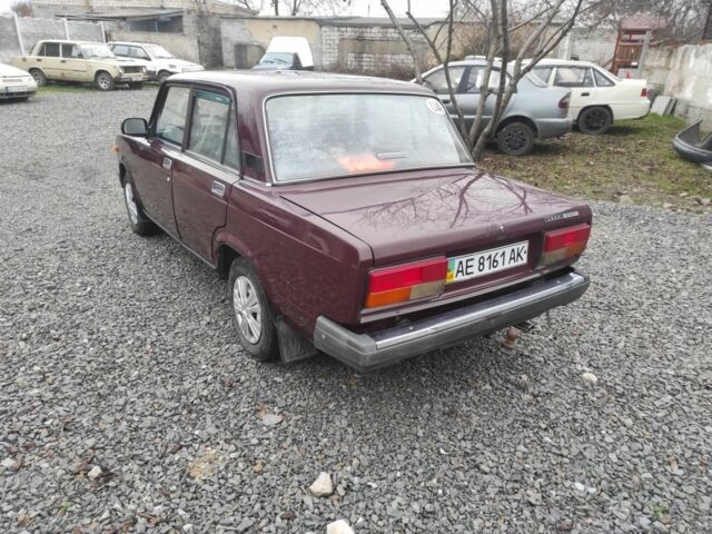 Красный ВАЗ 2107, объемом двигателя 1.5 л и пробегом 118 тыс. км за 1300 $, фото 1 на Automoto.ua