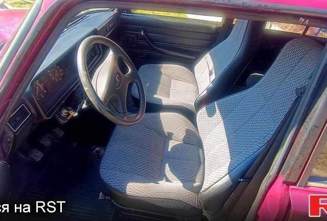 Красный ВАЗ 2107, объемом двигателя 15 л и пробегом 250 тыс. км за 650 $, фото 3 на Automoto.ua