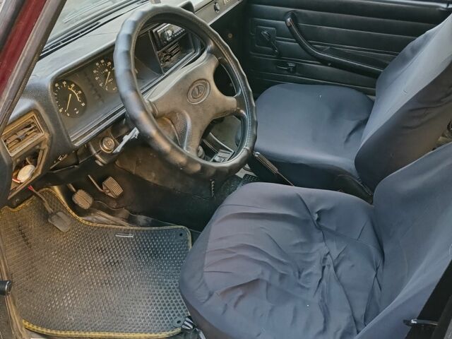 ВАЗ 2107 2005 в Софіївська Борщагівка на Automoto.ua Красный ВАЗ 2107, объемом двигателя 1.5 л и пробегом 777 тыс. км за 645 $, фото 5 на Automoto.ua