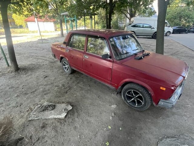 Красный ВАЗ 2107, объемом двигателя 1.5 л и пробегом 200 тыс. км за 648 $, фото 1 на Automoto.ua