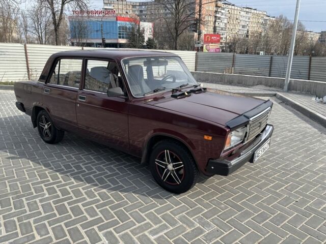 Красный ВАЗ 2107, объемом двигателя 1.5 л и пробегом 165 тыс. км за 1650 $, фото 2 на Automoto.ua