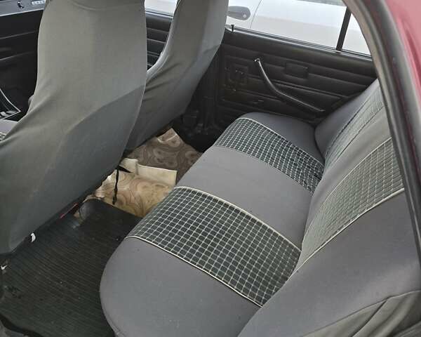 Красный ВАЗ 2107, объемом двигателя 1.5 л и пробегом 734 тыс. км за 1100 $, фото 9 на Automoto.ua