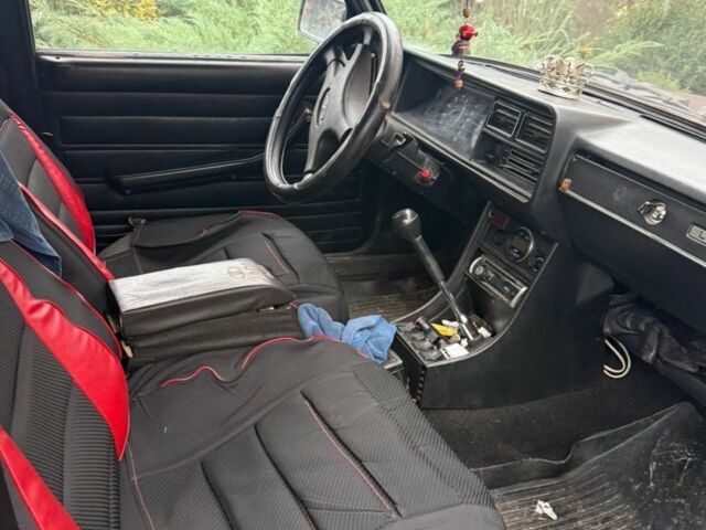 Красный ВАЗ 2107, объемом двигателя 1.5 л и пробегом 100 тыс. км за 1500 $, фото 3 на Automoto.ua