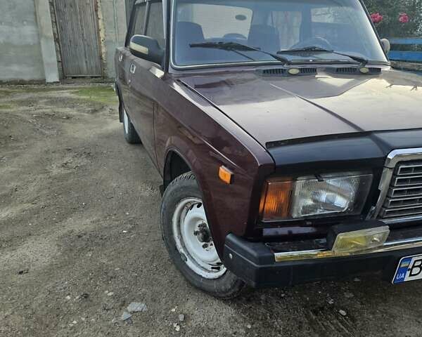 Красный ВАЗ 2107, объемом двигателя 1.45 л и пробегом 69 тыс. км за 1400 $, фото 3 на Automoto.ua