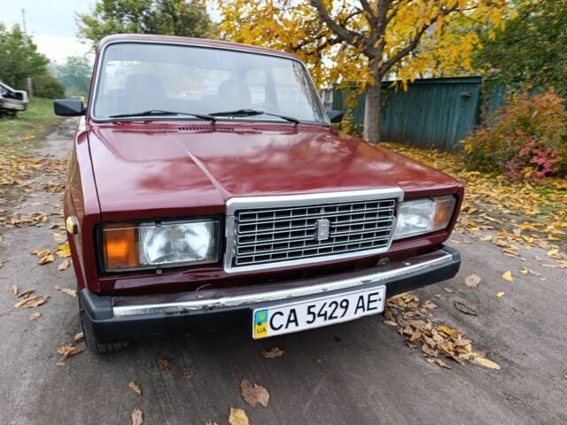 ВАЗ 2107 2006 в Смеле на Automoto.ua Красный ВАЗ 2107, объемом двигателя 1.5 л и пробегом 99 тыс. км за 899 $, фото 7 на Automoto.ua