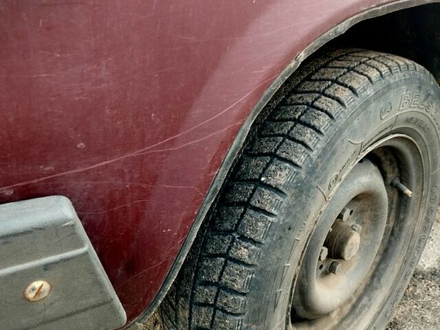 Красный ВАЗ 2107, объемом двигателя 1.5 л и пробегом 230 тыс. км за 330 $, фото 6 на Automoto.ua