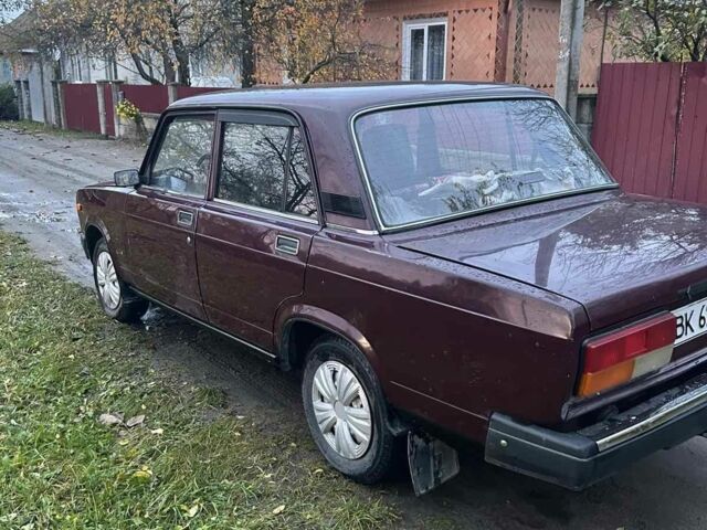 ВАЗ 2107 2006 у Костополе на Automoto.ua Червоний ВАЗ 2107, об'ємом двигуна 1.5 л та пробігом 140 тис. км за 1280 $, фото 8 на Automoto.ua