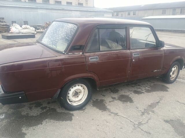 Красный ВАЗ 2107, объемом двигателя 0 л и пробегом 280 тыс. км за 800 $, фото 4 на Automoto.ua