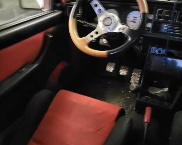 Красный ВАЗ 2107, объемом двигателя 1.45 л и пробегом 150 тыс. км за 700 $, фото 2 на Automoto.ua