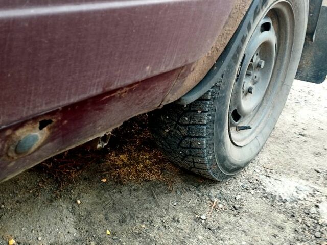 Красный ВАЗ 2107, объемом двигателя 1.5 л и пробегом 230 тыс. км за 330 $, фото 7 на Automoto.ua