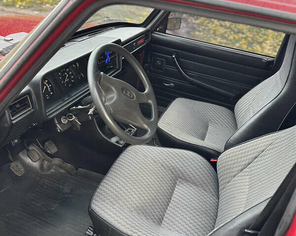 ВАЗ 2107 2006 у Попольне на Automoto.ua Червоний ВАЗ 2107, об'ємом двигуна 1.45 л та пробігом 109 тис. км за 1250 $, фото 6 на Automoto.ua