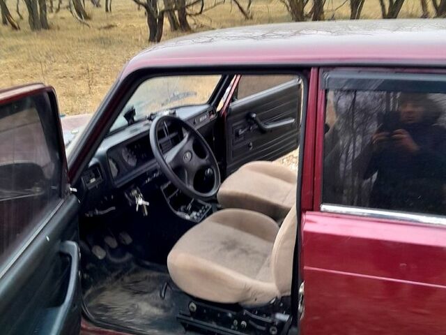 Красный ВАЗ 2107, объемом двигателя 16 л и пробегом 47 тыс. км за 1300 $, фото 4 на Automoto.ua