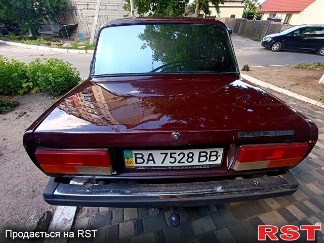 ВАЗ 2107 2006 в Кропивницком (Кировограде) на Automoto.ua Красный ВАЗ 2107, объемом двигателя 1.5 л и пробегом 127 тыс. км за 1250 $, фото 1 на Automoto.ua
