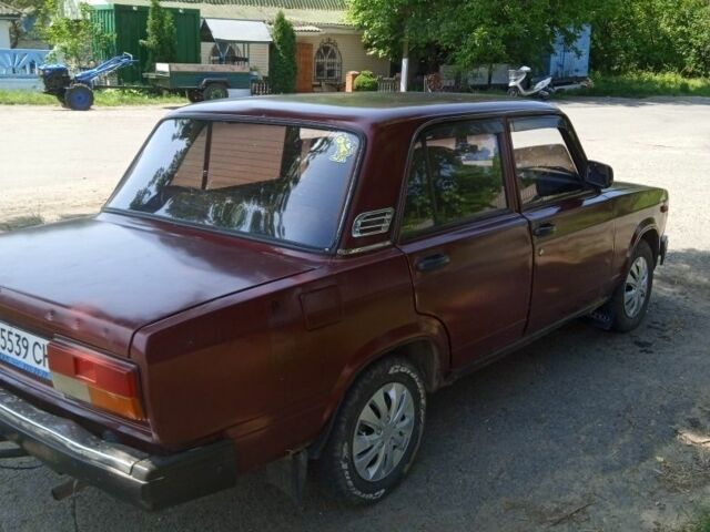 Красный ВАЗ 2107, объемом двигателя 1 л и пробегом 2 тыс. км за 850 $, фото 4 на Automoto.ua