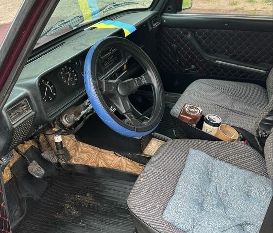 Красный ВАЗ 2107, объемом двигателя 1.5 л и пробегом 87 тыс. км за 800 $, фото 3 на Automoto.ua