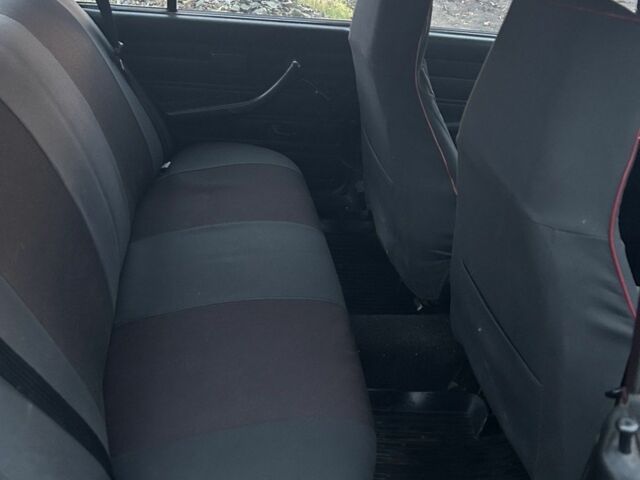 ВАЗ 2107 2006 у Костополе на Automoto.ua Червоний ВАЗ 2107, об'ємом двигуна 1.5 л та пробігом 140 тис. км за 1280 $, фото 5 на Automoto.ua