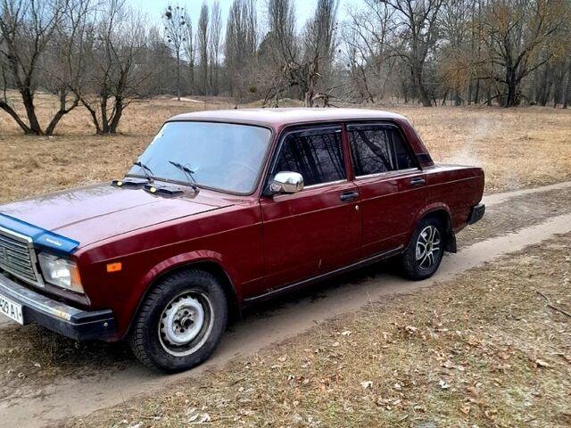 Красный ВАЗ 2107, объемом двигателя 16 л и пробегом 47 тыс. км за 1300 $, фото 2 на Automoto.ua
