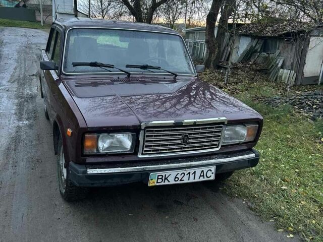 ВАЗ 2107 2006 у Костополе на Automoto.ua Червоний ВАЗ 2107, об'ємом двигуна 1.5 л та пробігом 140 тис. км за 1280 $, фото 1 на Automoto.ua