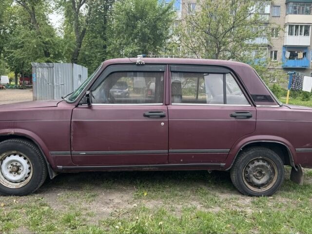 Красный ВАЗ 2107, объемом двигателя 1.5 л и пробегом 87 тыс. км за 800 $, фото 1 на Automoto.ua