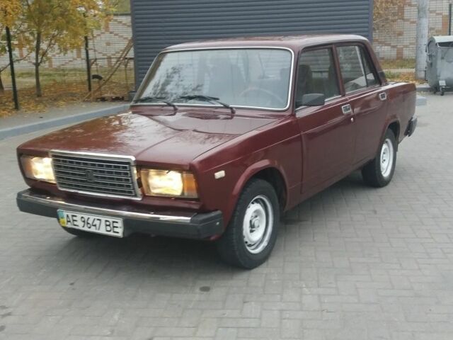 Красный ВАЗ 2107, объемом двигателя 1.6 л и пробегом 200 тыс. км за 1300 $, фото 1 на Automoto.ua