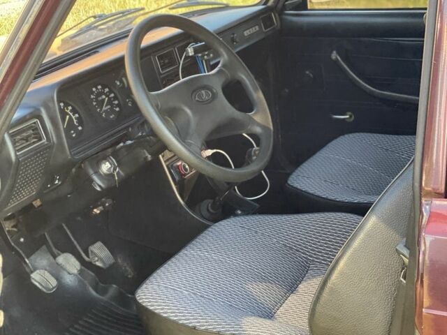 Красный ВАЗ 2107, объемом двигателя 1.5 л и пробегом 86 тыс. км за 2000 $, фото 5 на Automoto.ua