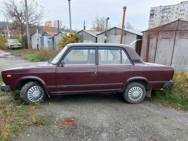 Красный ВАЗ 2107, объемом двигателя 1.5 л и пробегом 150 тыс. км за 1300 $, фото 1 на Automoto.ua