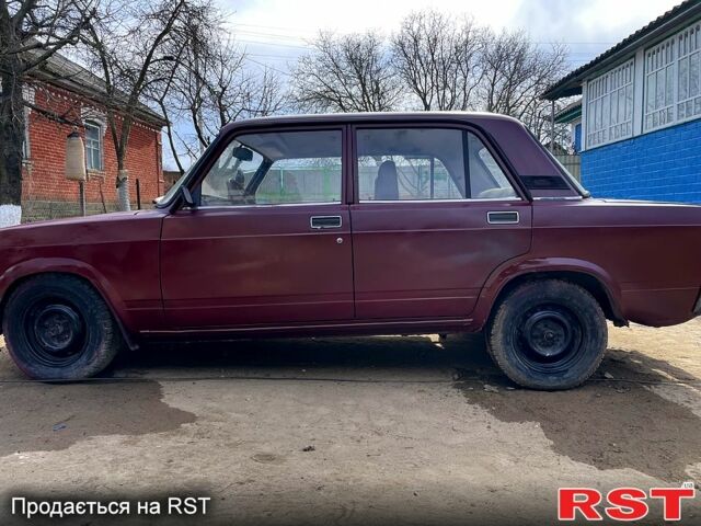 Красный ВАЗ 2107, объемом двигателя 1.5 л и пробегом 0 тыс. км за 850 $, фото 2 на Automoto.ua