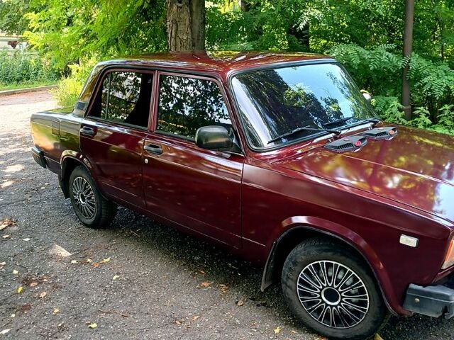 Красный ВАЗ 2107, объемом двигателя 1.6 л и пробегом 152 тыс. км за 1450 $, фото 1 на Automoto.ua