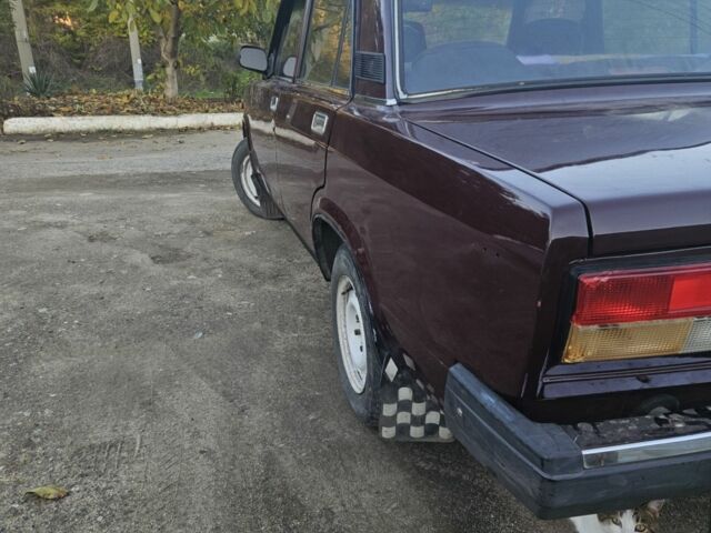Красный ВАЗ 2107, объемом двигателя 1.5 л и пробегом 69 тыс. км за 1400 $, фото 6 на Automoto.ua